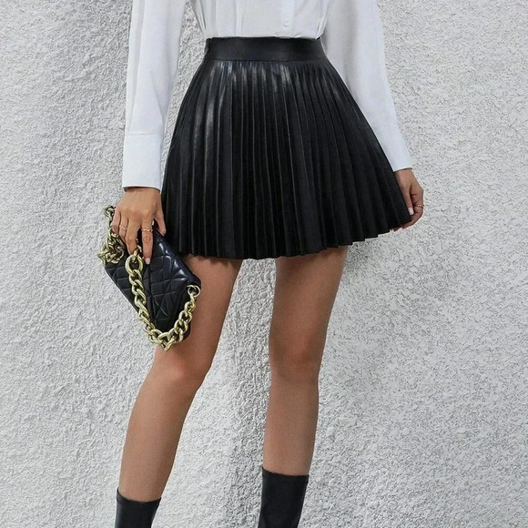 Black Casual Women's High Waisted Pleated Faux Leather Mini Skirt - Picture 6 of 6